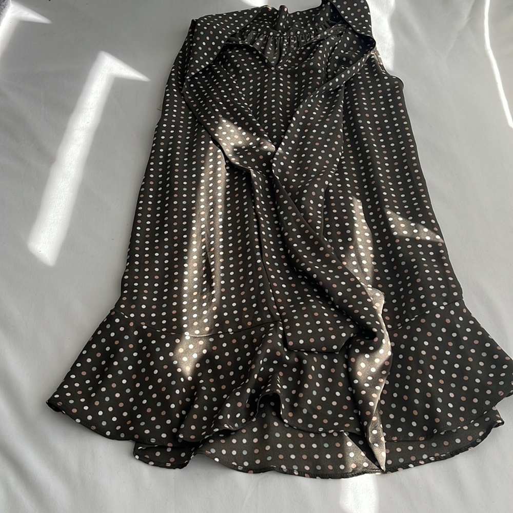 Olive polka dot sleeveless top with tie